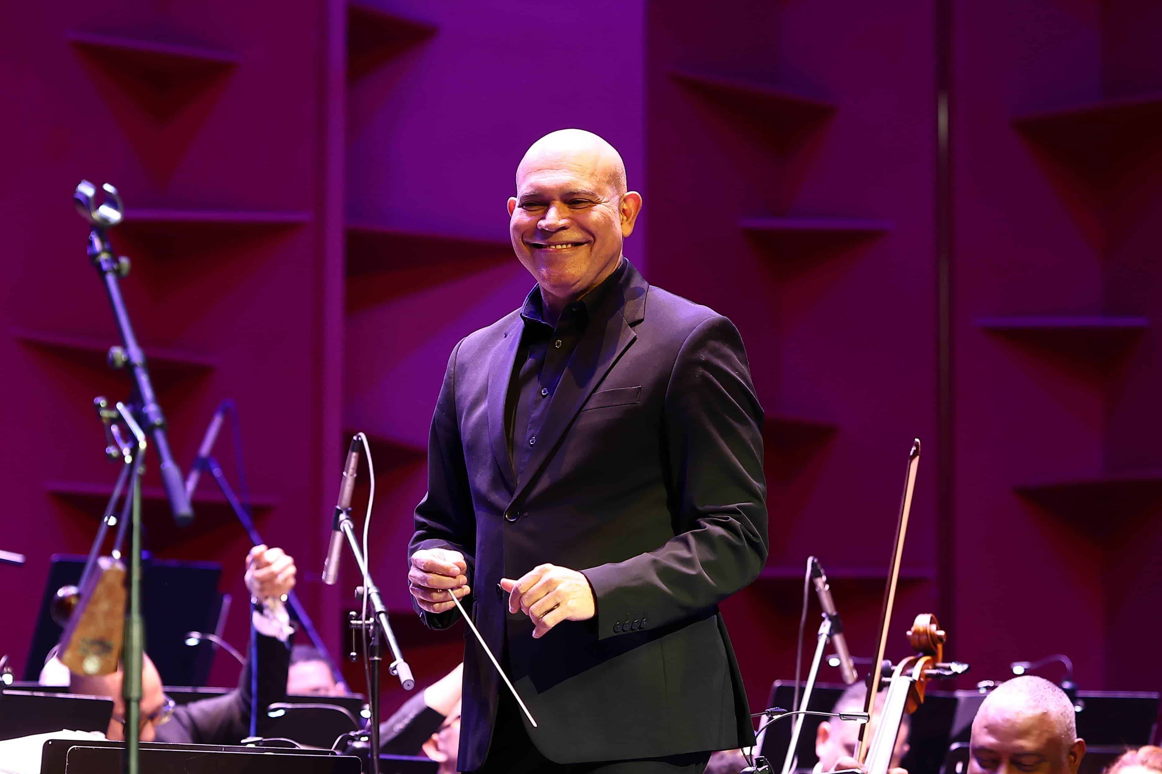 Amaury Sánchez dirigió la Orquesta Filarmónica de Santo Domingo.