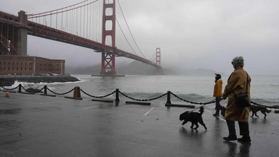 Advierten sobre inundaciones en California por lenta tormenta en el Pacífico