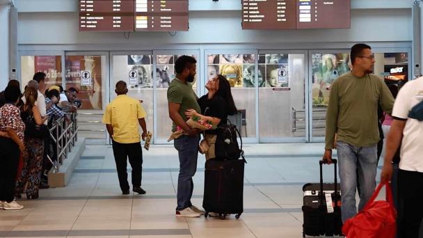 De comer mangú en el avión a volar con tubi: Las peculiaridades de los dominicanos al viajar