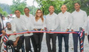 Edesur Dominicana electrifica comunidad de Azua