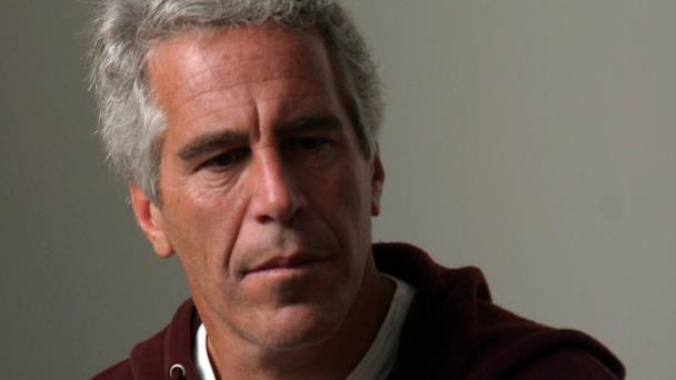 ¿Quiénes aparecen en los documentos desclasificados sobre Epstein y por qué?