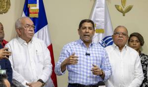 Limber Cruz garantiza producción de pollo y cerdo para estas navidades