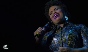 Retro Jazz, la  versión en vivo de la canción Dile interpretada por Nairoby Duarte