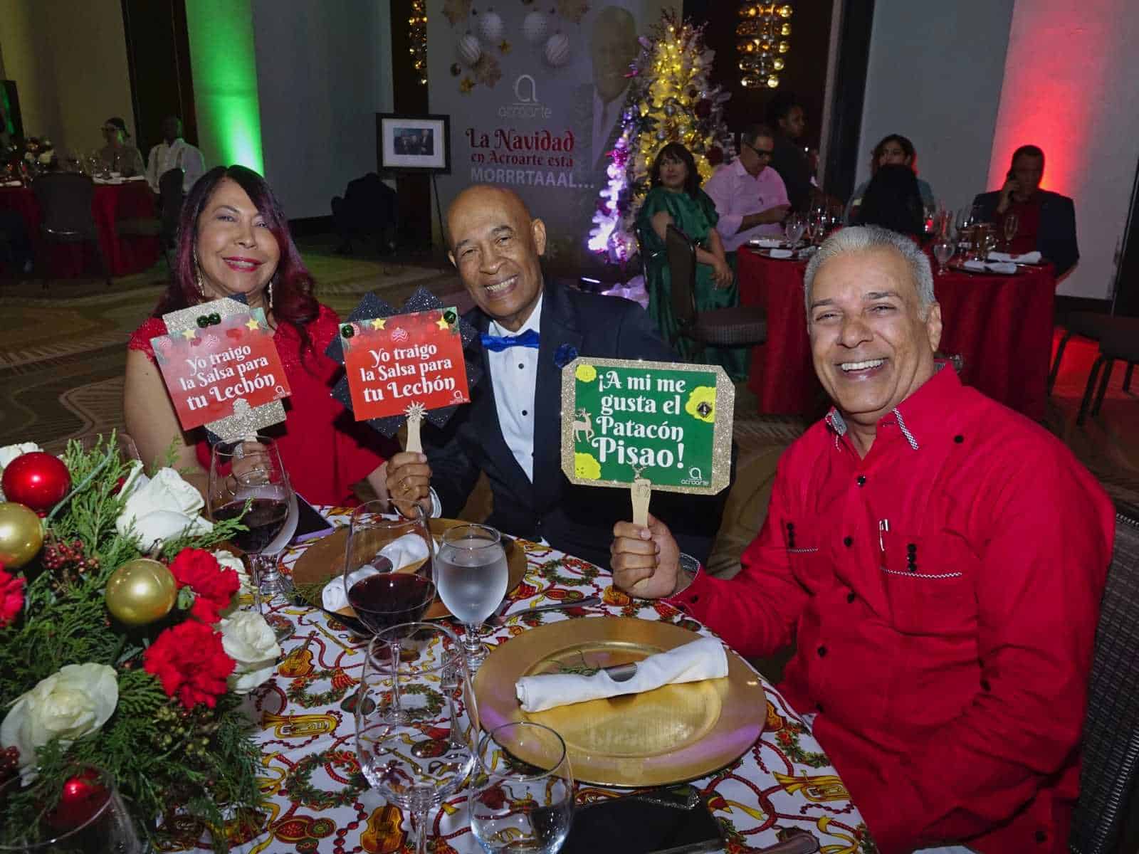 Vanegrey de Martinez, Carlos T Martinez y Carlos Cepeda Suriel.