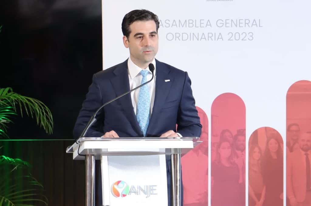 <div><strong>José Nelton González</strong></div><div><strong><br></strong></div><div><i>Presidente de la Asociación Nacional de Jóvenes Empresarios (ANJE)</i></div><div><i><br></i></div>"Como jóvenes empresarios entendemos que las reformas, en especial la fiscal, son indispensables. Consideramos esencial que estos cambios estructurales se realicen en un contexto de diálogo y consenso"