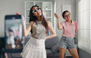 El 32 % de los adolescentes hispanos en EE.UU. usa casi constantemente TikTok