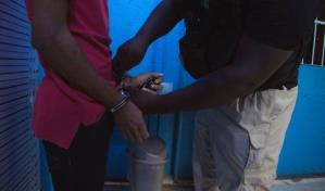 Extraditan a dominicano que enfrenta 14 cargos por incesto y actos lascivos en Puerto Rico