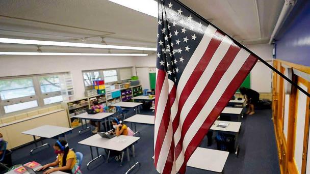 Un sindicato de profesores demanda al alcalde de Nueva York por los recortes en Educación