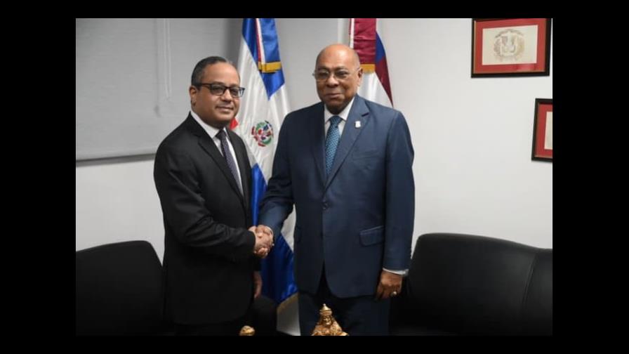Presidente electo del Tribunal Constitucional visita a Ray Guevara y hablan de la transición