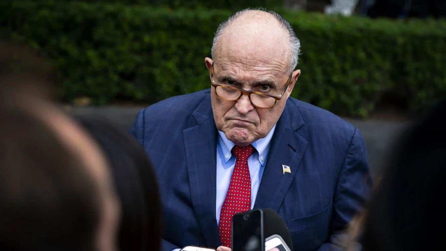 Rudy Giuliani se declara en bancarrota tras su condena millonaria por difamación de US$ 146 millones