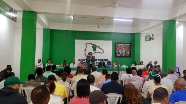 Fuerza del Pueblo capacita candidatos para las elecciones 2024