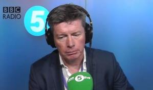 La historia del millonario británico que descubrió que no era el padre de sus tres hijos