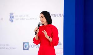 Raquel Arbaje inaugura parque Los Girasoles cantando un merengue navideño de Johnny Ventura