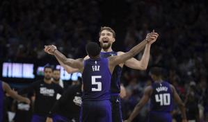 Con triple doble de Sabonis, Kings derrotan a Suns