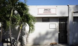 Cuerpo de venezolana asesinada en Piantini permanece en Inacif