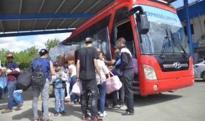 Paradas de autobuses de Santiago registran pocos pasajeros en feriado de Nochebuena 