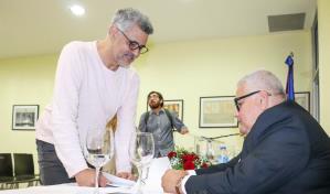 Escritor Antonio del Orbe pone en circulación las obras Peonías, Crisantemos y Elíseos Escritor Antonio del Orbe pone en circulación las obras Peonías, Crisantemos y Elíseos