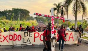 Miles de migrantes salen caminando del sur de México en víspera de visita de enviados de Biden