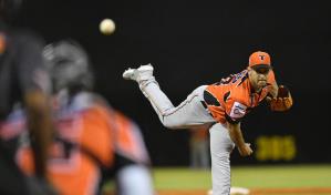 Paolo Espino, quinto que gana la triple corona del pitcheo en Lidom