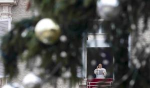 El papa pide no confundir la fiesta en Navidad con el consumismo