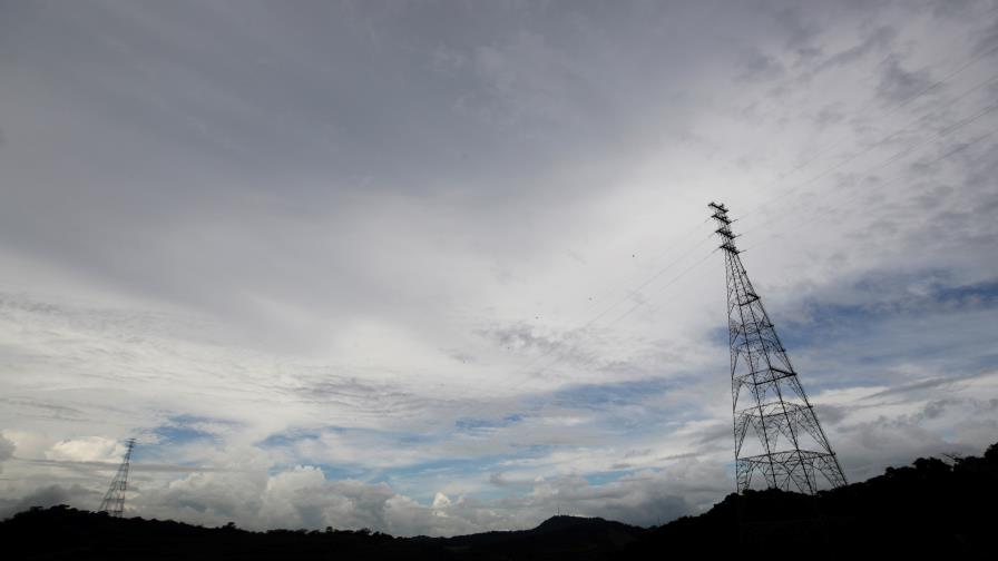 Falla en el sistema eléctrico deja sin luz y agua a Panamá previo a la Nochebuena
