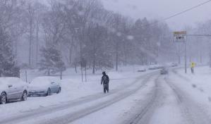 Una gran avalancha y tormentas de nieve afectan el sur de Alaska