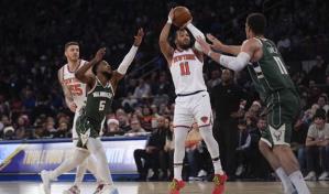 Knicks ponen fin a racha de derrotas ante Bucks con triunfo en d&iacute;a de navidad