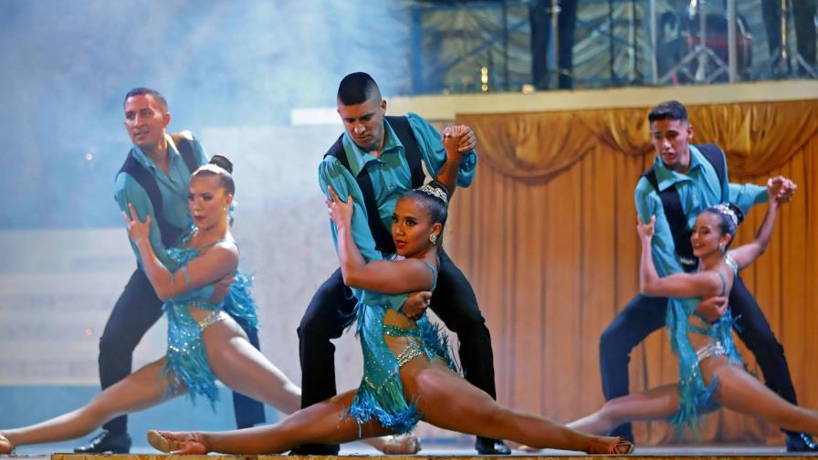 El sabor y agilidad de 1,500 bailarines prendieron la rumba de la Feria de Cali
