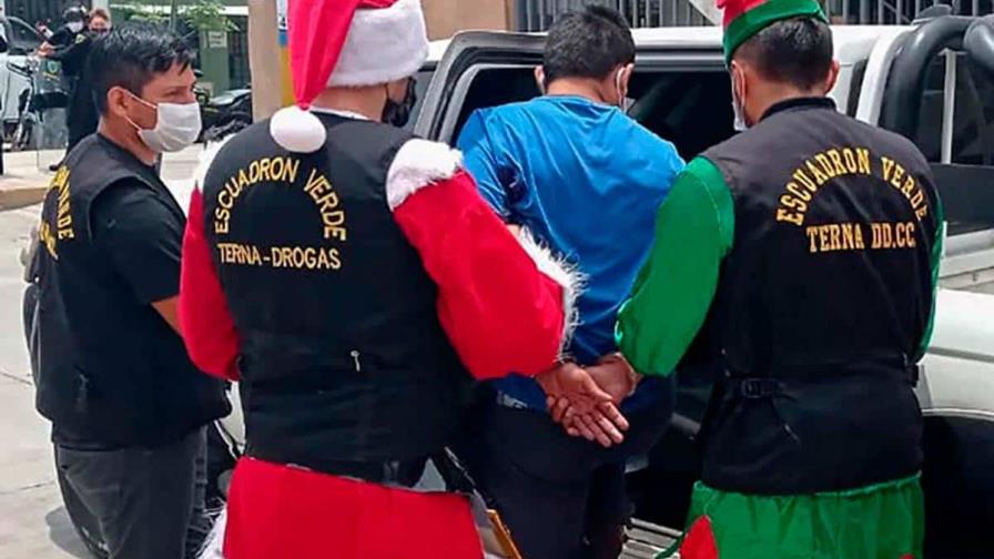 El Escuadrón de Papá Noel lanza un operativo antidrogas contra los Renos del Mal en Perú