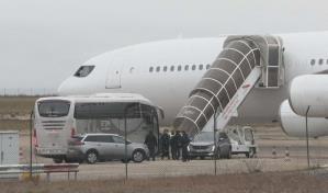 Avi&oacute;n retenido en Francia por sospechas de tr&aacute;fico de personas