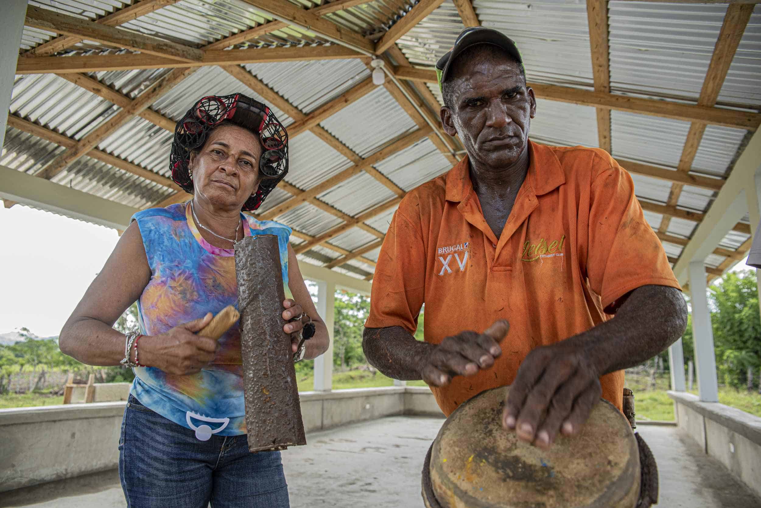 Los palos o atabales y las salves son tradición en Hato Mayor.