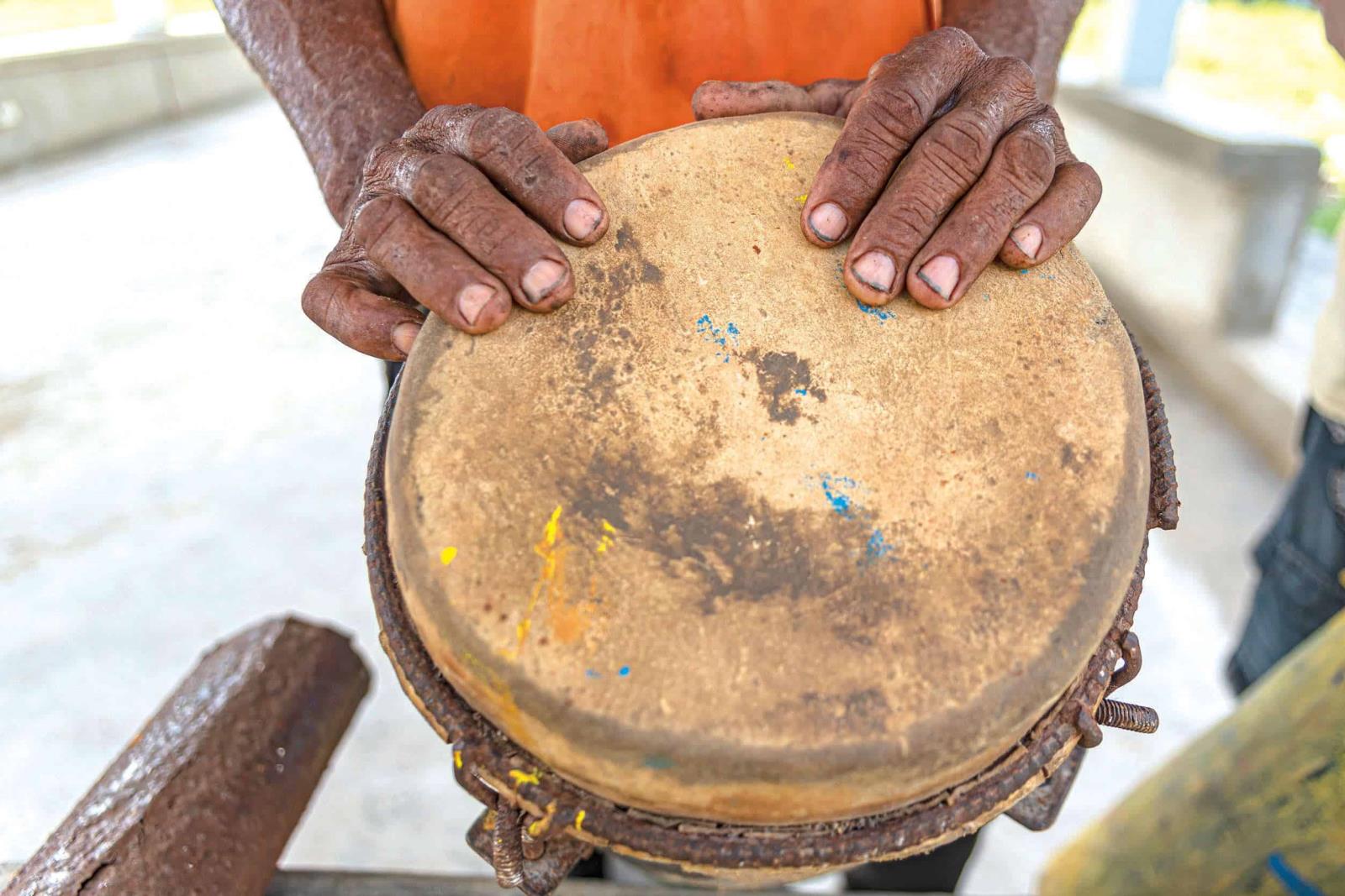 Cubiertos negros – Criolla