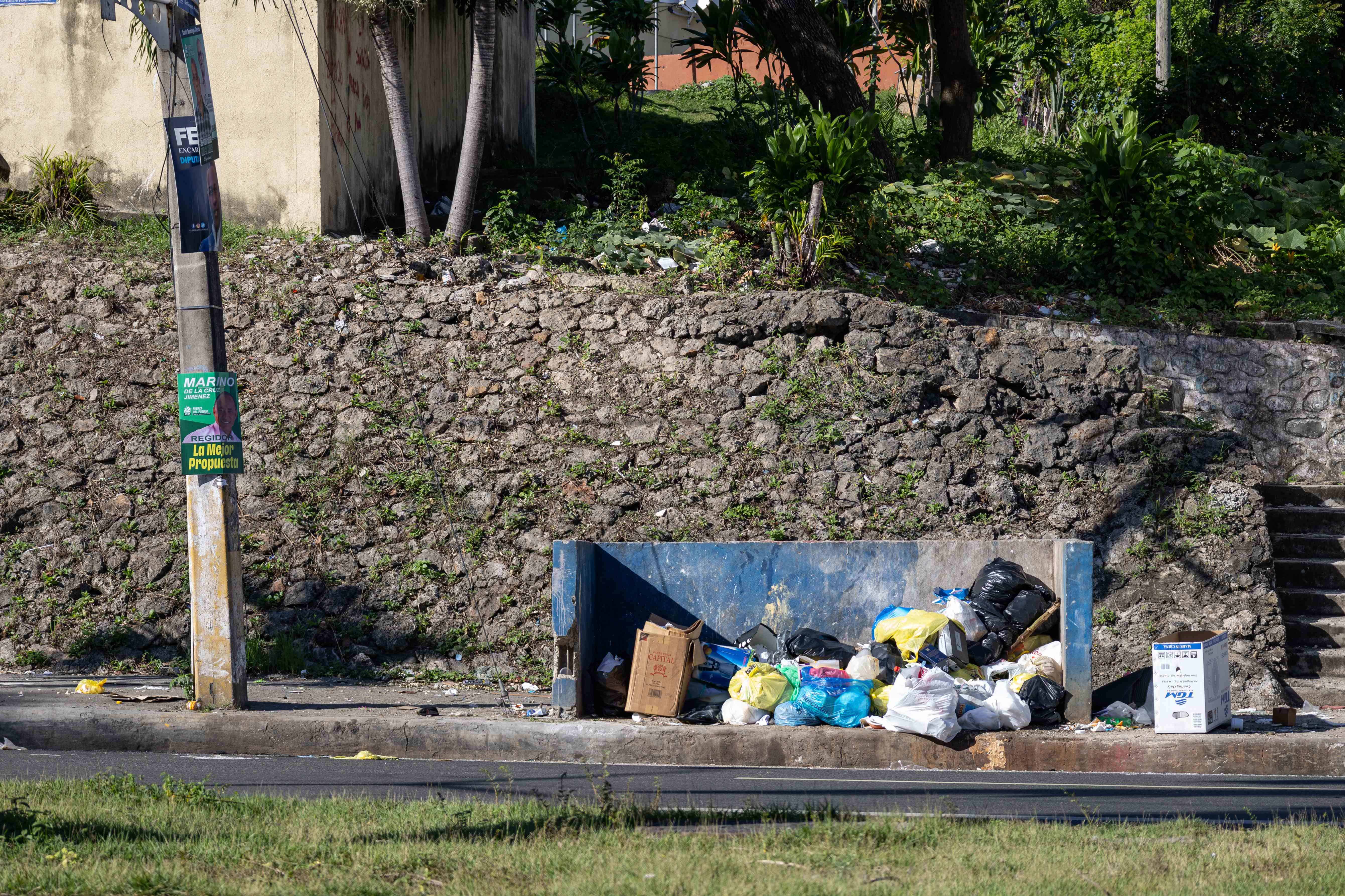 Basura en Santo Domingo Oeste.