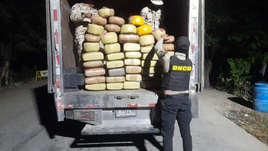 Cesfront y DNCD incautan en carga de naranjas 368 libras de marihuana en Elías Piña