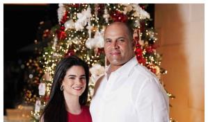 El nuevo aspecto de Albert Pujols en foto de fin de año tras su matrimonio con Nicole Fernández