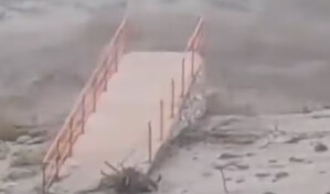 Argentina: un alud derriba un puente peatonal en la provincia de Catamarca