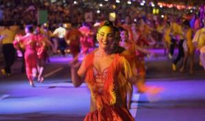 Colombianos inician la tradicional feria con un maratón de salsa