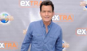 Mujer acusada de atacar a Charlie Sheen se declara no culpable