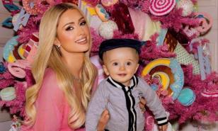 Paris Hilton celebra la primera Navidad con su hijo Phoenix y declara tener la familia soñada