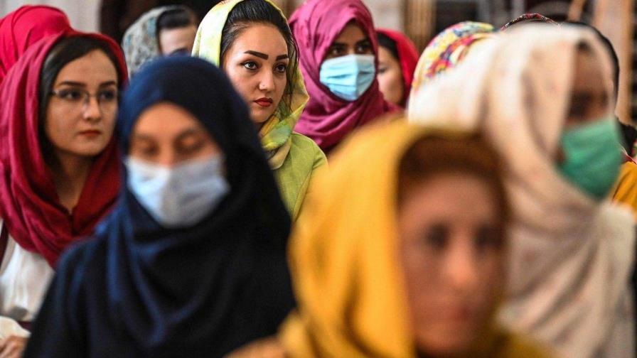 Afganas y oenegés denuncian que Occidente las deja a merced del régimen talibán