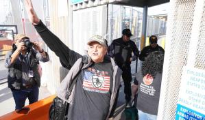 Un permiso humanitario permite a un veterano deportado hace 17 años regresar a California