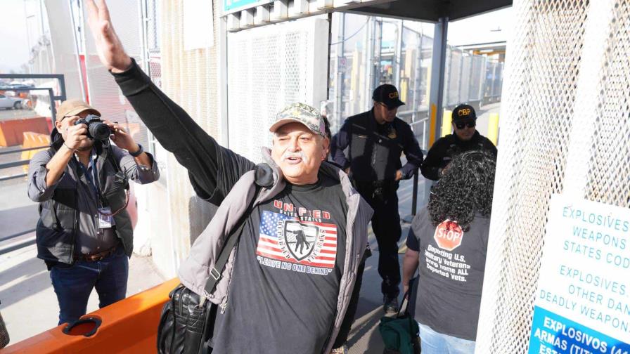 Un permiso humanitario permite a un veterano deportado hace 17 años regresar a California