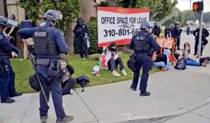 Manifestantes pro palestinos impiden el paso en accesos a los aeropuertos de NY y LA