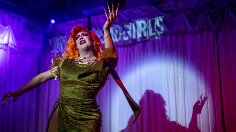 Corte de EE. UU. restituye el veto a niños como espectadores de drag queens en Florida Corte de EE. UU. restituye el veto a niños como espectadores de drag queens en Florida