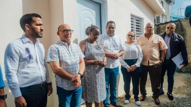 Mived entrega vivienda a familia que fue afectada por un incendio en Villas Agrícolas