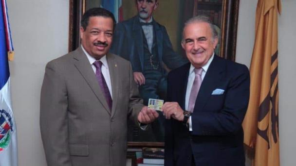 El empresario venezolano Gustavo Cisneros obtuvo la nacionalidad dominicana en 2014