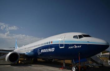 EE.UU. investiga a Boeing por avión que perdió parte del fuselaje en pleno vuelo