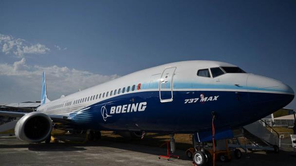Boeing pide a aerolíneas inspeccionar sus aviones 737 Max por posible tornillo suelto