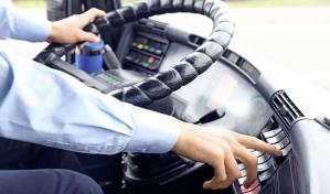 Revelan imágenes de una niña siendo arrastrada por un conductor de autobús en EE.UU.