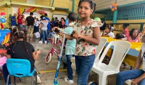 Realizan almuerzo y entrega juguetes a 200 niños de familias de escasos recursos en Santiago Oeste